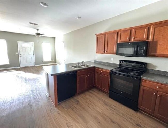 Building Photo - 2281 Del Carmel Way