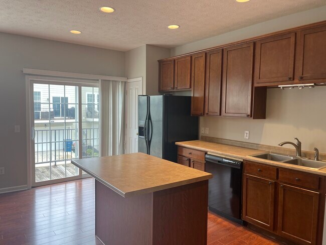Building Photo - 9080 Teaneck Dr