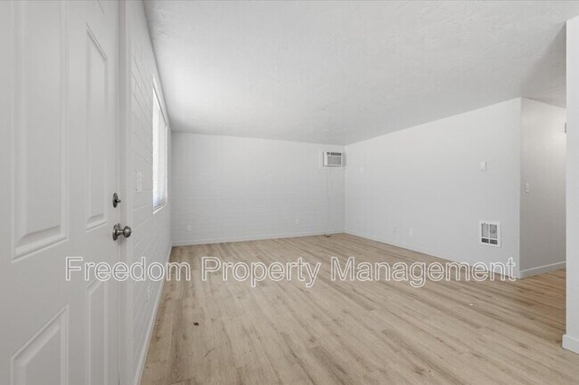 Foto del edificio - 3114 Iowa Ave