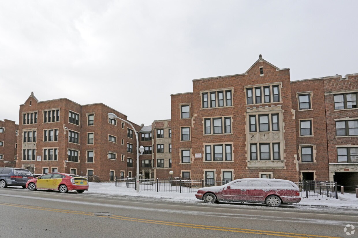 6838 S Jeffrey blvd. - 6838 S Jeffery Blvd