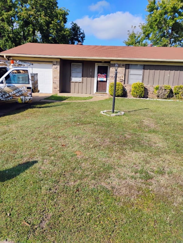 Building Photo - 1015 Louise Ln