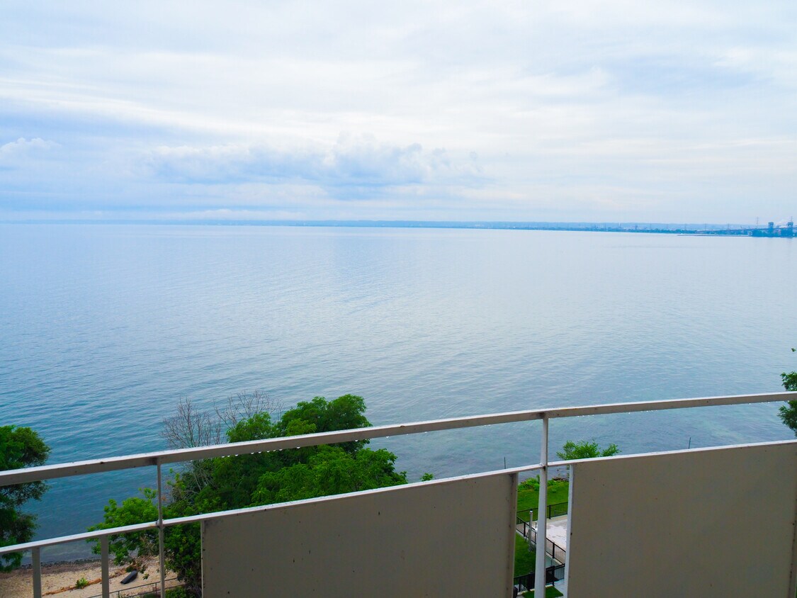Vue directe sur le lac à un million de dollars - Lakeshore Towers
