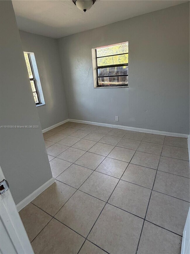 Foto del edificio - 626 NW 10th Terrace