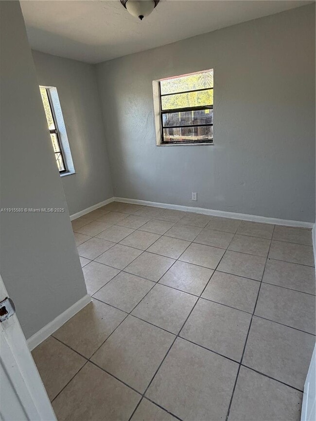 Building Photo - 626 NW 10th Terrace