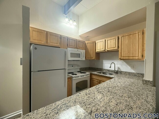 Building Photo - 16 Westgate Dr