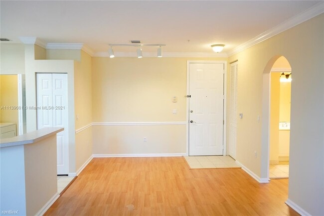 Building Photo - 1 br, 1 bath Condo - 4508 SW 160th Ave 450...