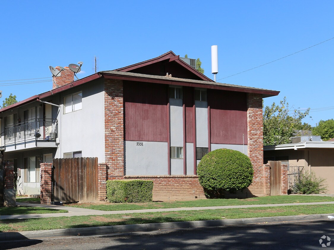 Building Photo - 3331 E Sierra Madre Ave
