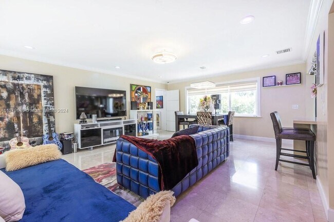 Foto del edificio - 13751 NE Miami Ct