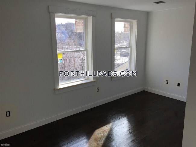 Building Photo - 5 br, 2 bath  - 23 Bartlett St