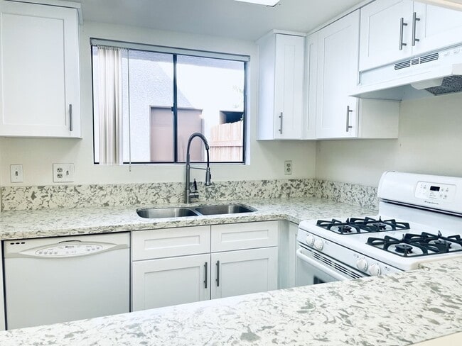 Foto del edificio - Newly Upgraded Condo for rent!!!