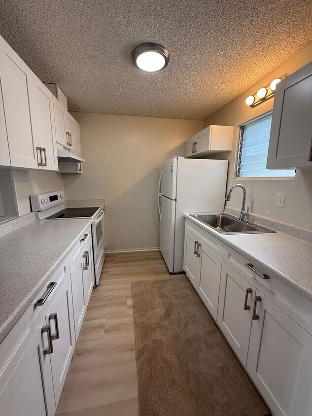 Foto principal - Hillside Terrace 2 bedroom 1.5 bath with t...