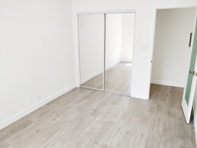 Foto del edificio - 2955 W 8th St
