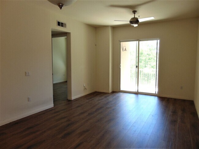 Foto del edificio - Manhattan Mid Rise Condo-Tile and Laminate-No Carpet