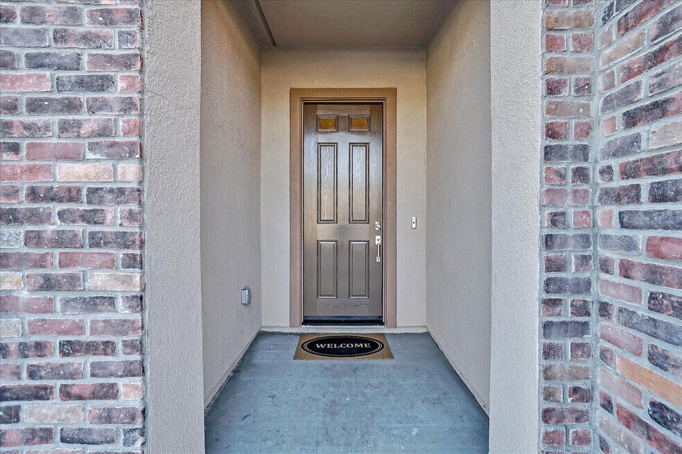 FULLY FURNISHED - ALMOST NEW 4 BED, 2.5 BATHS, 2 CAR GARAGE, 1 STORY IN NORTH LAKE COMMUNITY, NOR...