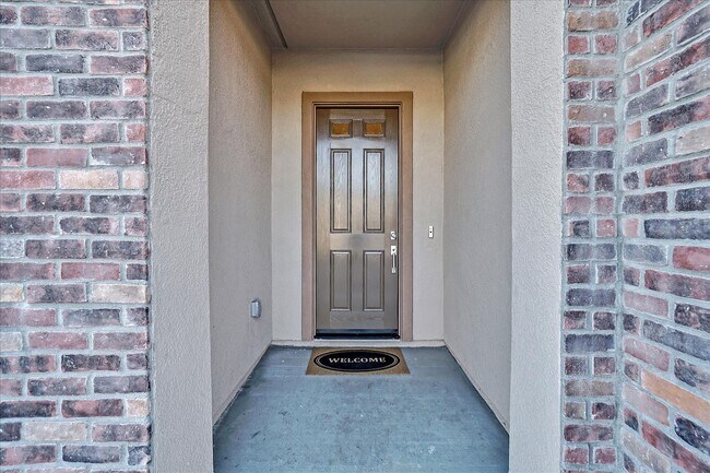 Foto del edificio - FULLY FURNISHED - ALMOST NEW 4 BED, 2.5 BATHS, 2 CAR GARAGE, 1 STORY IN NORTH LAKE COMMUNITY, NOR...
