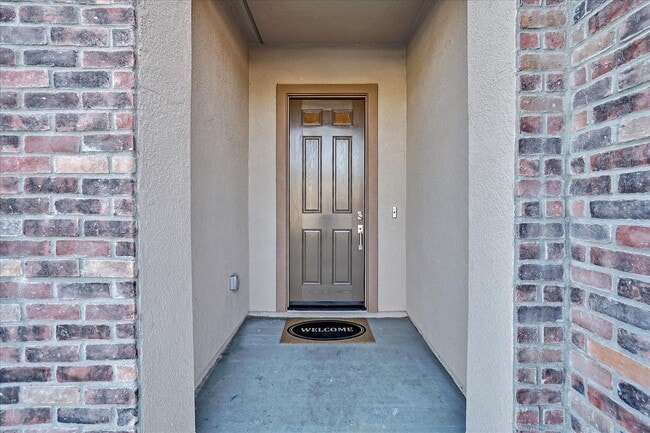 Building Photo - FULLY FURNISHED - BRAND NEW 4 BED, 2.5 BAT...