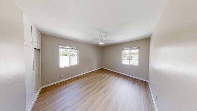 Foto del edificio - 5BD/3BA on Tipton!! Great Backyard w Patio!! (Lease out, pending signatures. Check back in a few ...