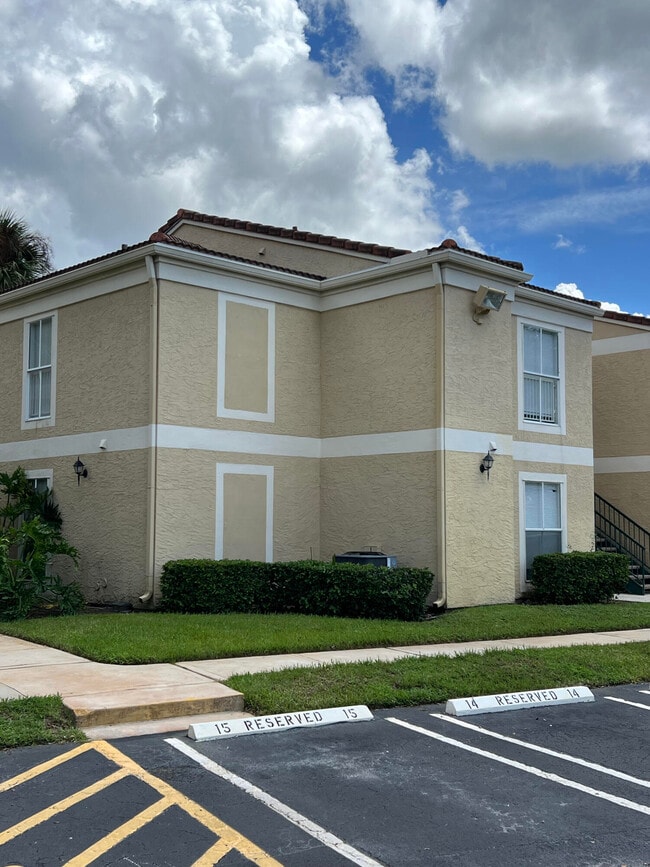 Foto del edificio - 899 Riverside Dr