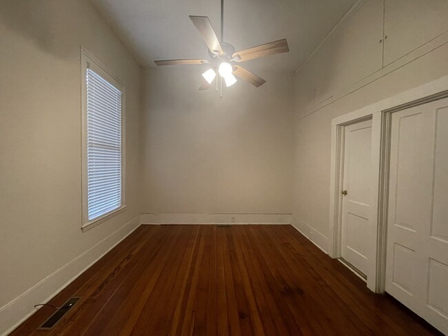 Foto del edificio - One Bedroom Apartment Off of Tattnall Squa...
