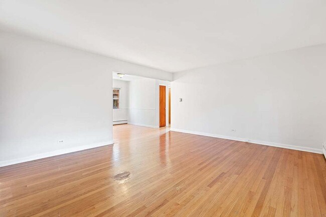 Building Photo - 1539 Monroe Ave
