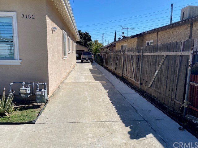 Building Photo - 3152 Angelus Ave