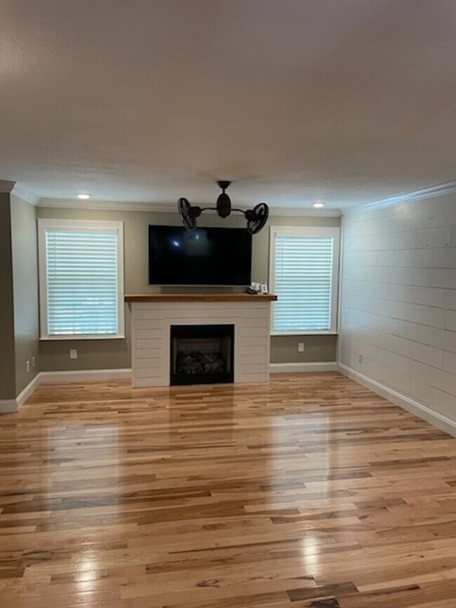 Foto del edificio - 456-458 Lyles Rd SE