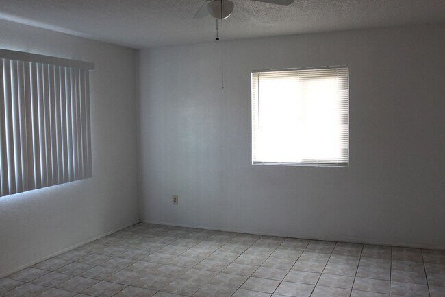 Foto del edificio - Cute Home for Rent South Bakersfield Cul De Sac