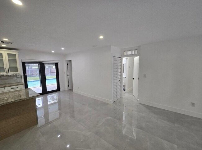 Foto del edificio - 19850 Franjo Rd