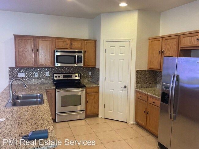 Building Photo - 3 br, 2 bath House - 2646 E Grandview Rd