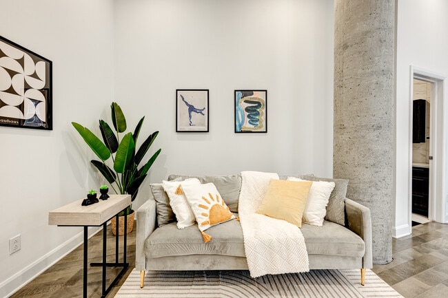 Building Photo - ALMA Quartier Latin