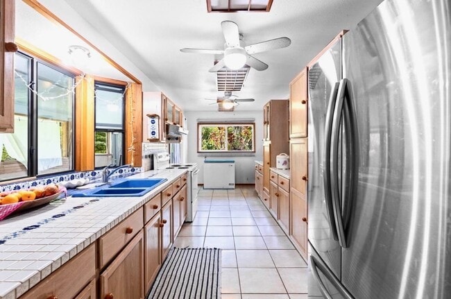 Building Photo - 15-3011-3011 Mako Way