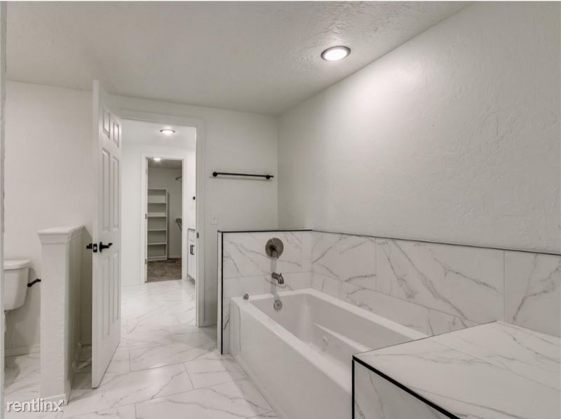 Foto principal - 6 br, 3.5 bath House - 9104 Rolling Green Ave