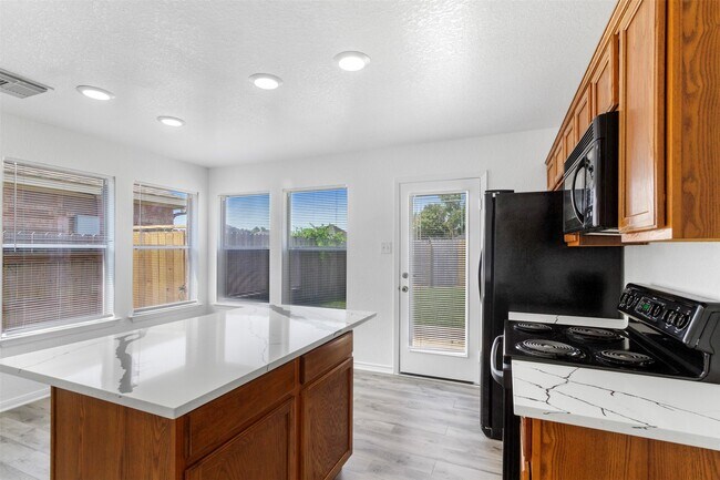 Foto del edificio - 25315 Twister Tr