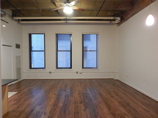 Building Photo - 20 N State St