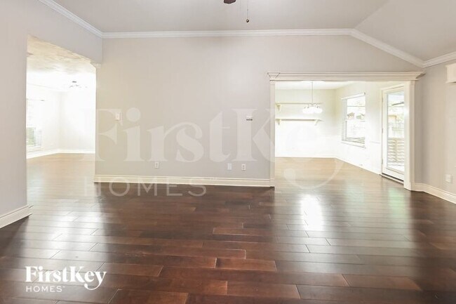 Foto del edificio - 6722 Woodland Oaks