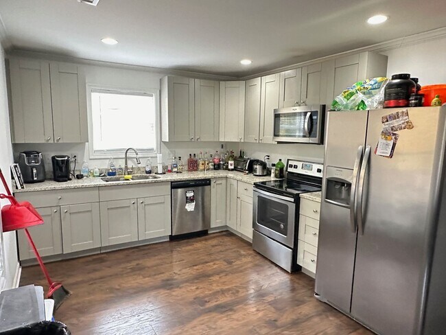 Building Photo - North Athens 5 BR Home - N Oconee Greenway...