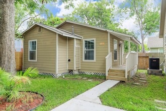 Building Photo - 7112 1/2 Avenue L