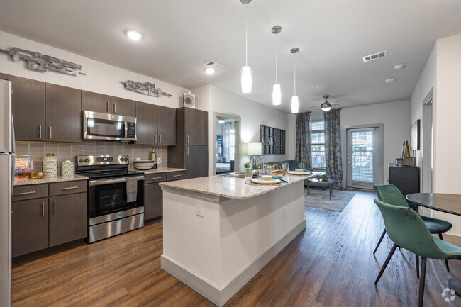 2BR, 2BA - 975SF - Kitchen/Dining - The Grand at Stonecreek