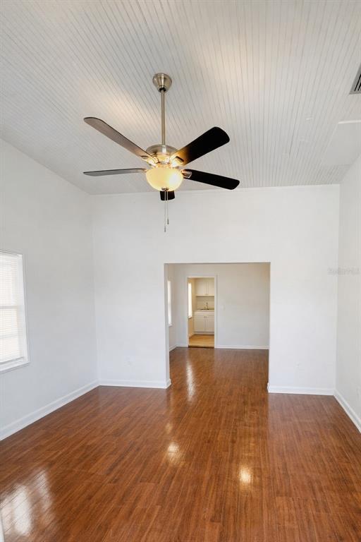 Building Photo - 2507 N Armenia Ave