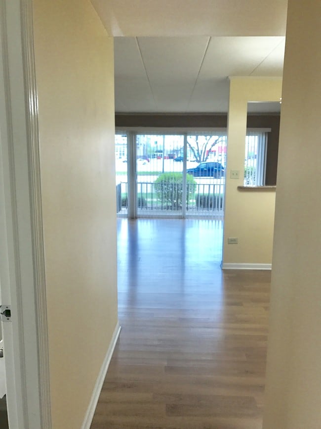 Building Photo - 9625 Ridgeland Ave