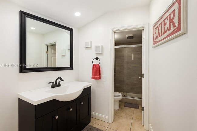 Building Photo - 5332 NE 6th Ave