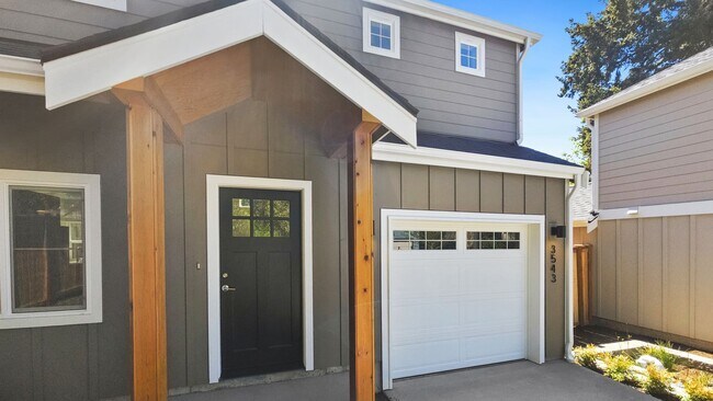 Foto del edificio - New 3BR 2BA Freestanding Home | Patio + EV-Ready Garage