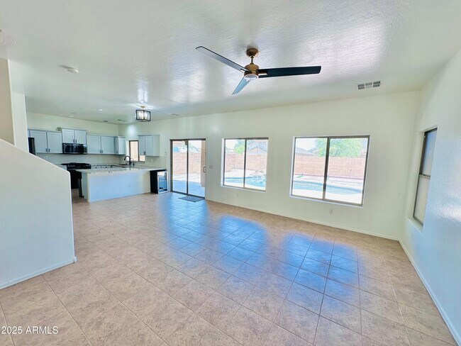 Foto del edificio - 3288 W Mineral Butte Dr