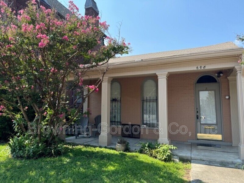 Primary Photo - 608 Monroe St