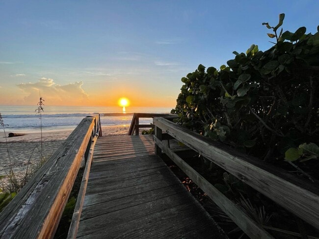 Building Photo - 1282 Jimmy Buffett Mem Hwy