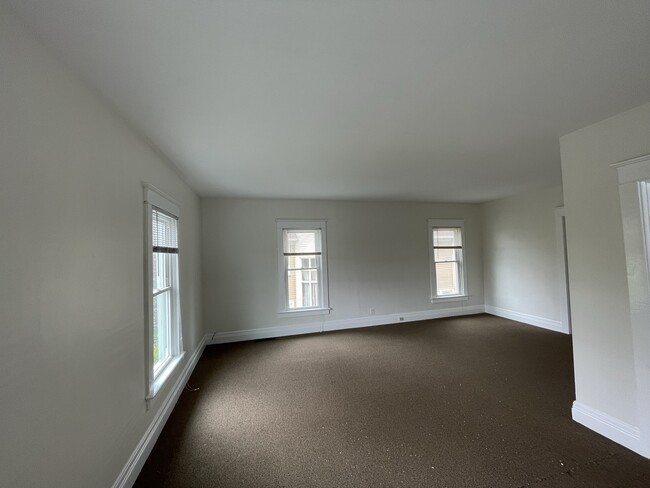 Living room/ dining room - 224 State St