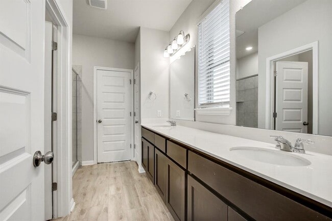 Building Photo - 1220 Oak Chase Wy