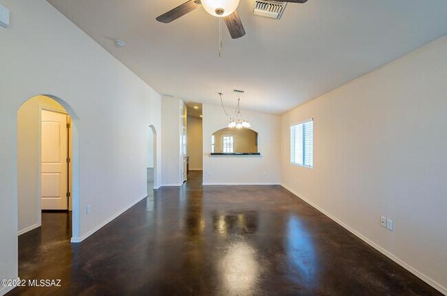 Building Photo - 1133 E Hedrick Dr