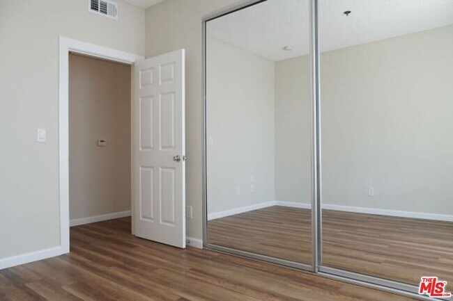 Foto del edificio - 1325 N Sierra Bonita Ave