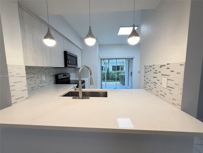 Foto del edificio - 16736 Hemingway Dr